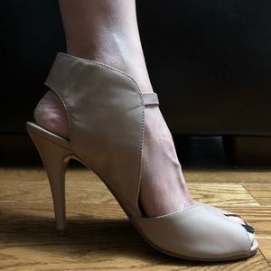 Nine West Nude Peep Toe heels
